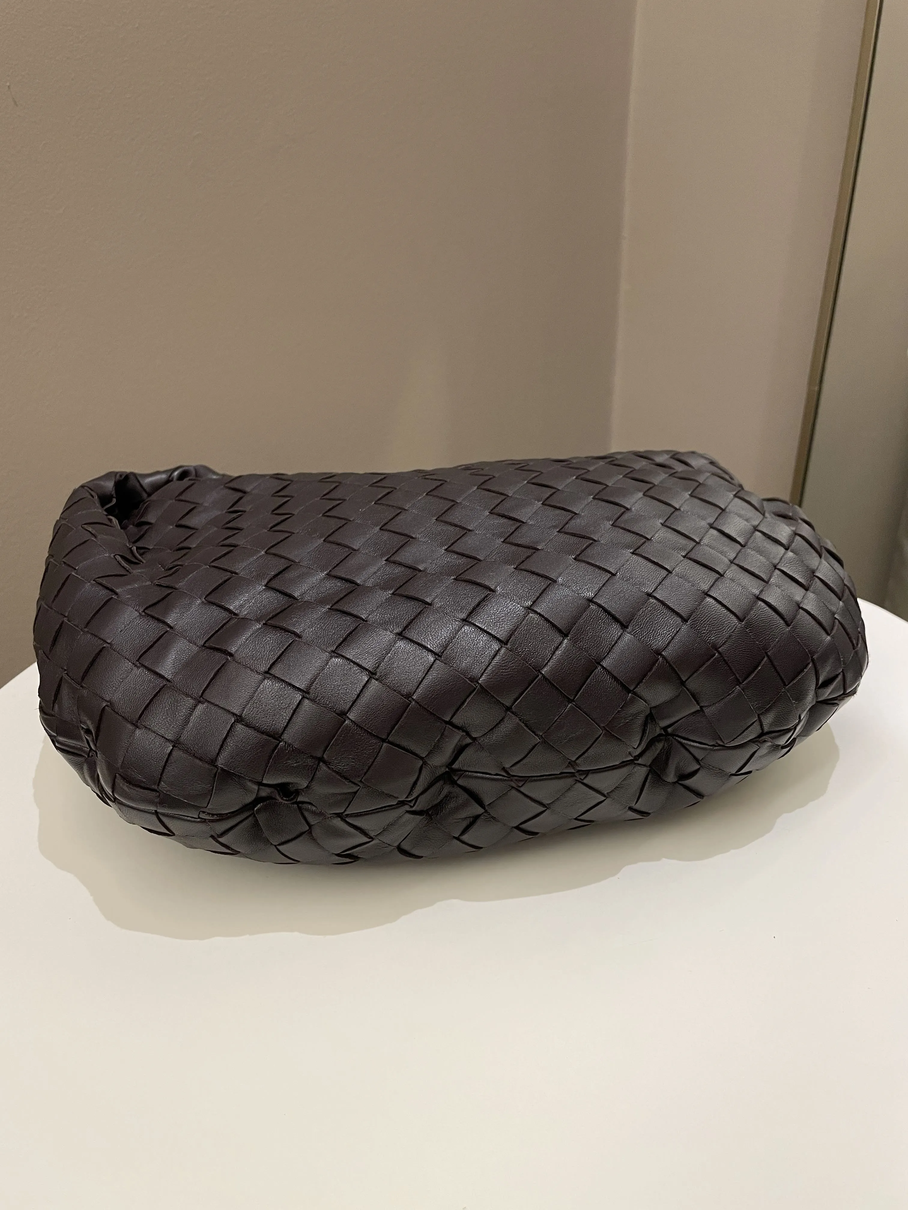 Bottega Veneta Jodie Shoulder Bag Potion Dark Ebene Leather