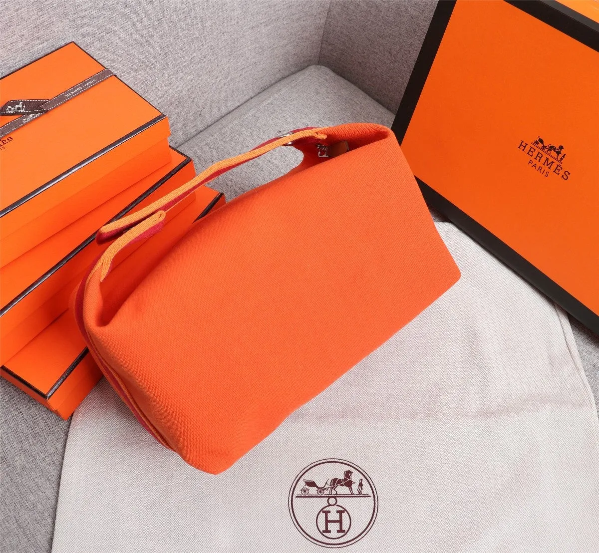 HM BRIDE-A-BRAC 21 ORANGE CANVAS