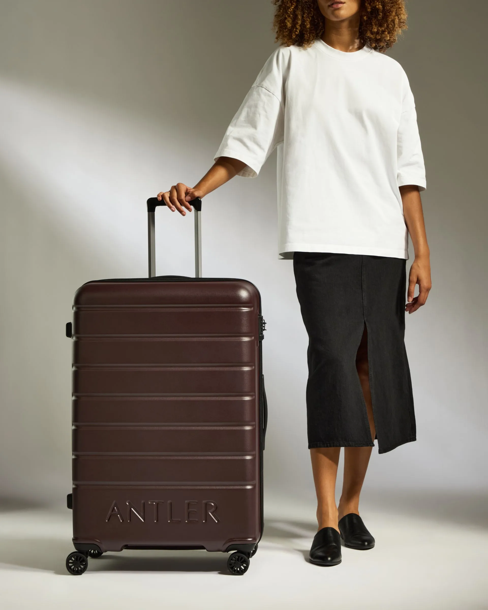 Large Suitcase in Cedar Brown - Logo