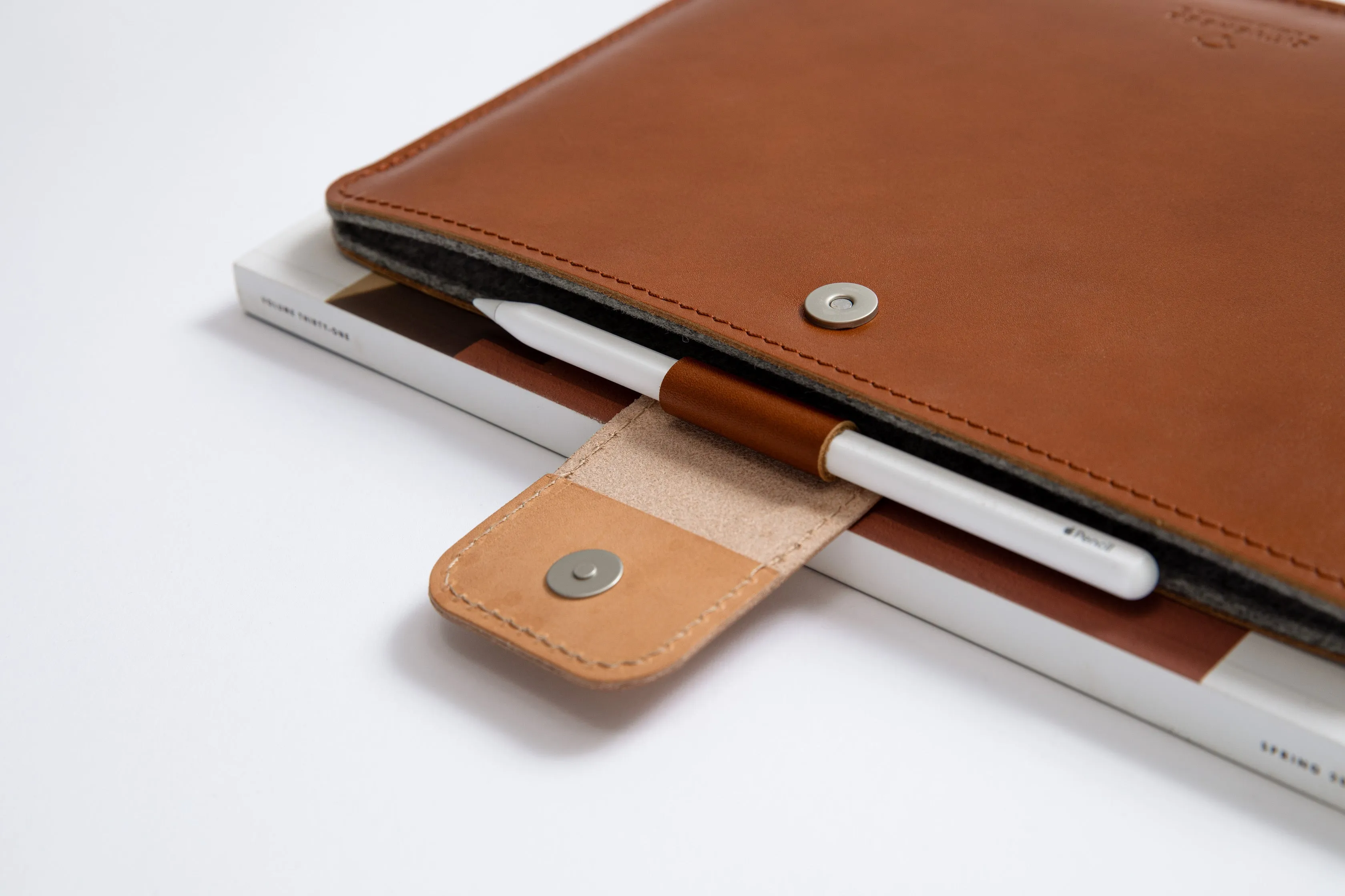 Leather MacBook Sleeve KEEP IT SNUG/ Vegetable tanned/