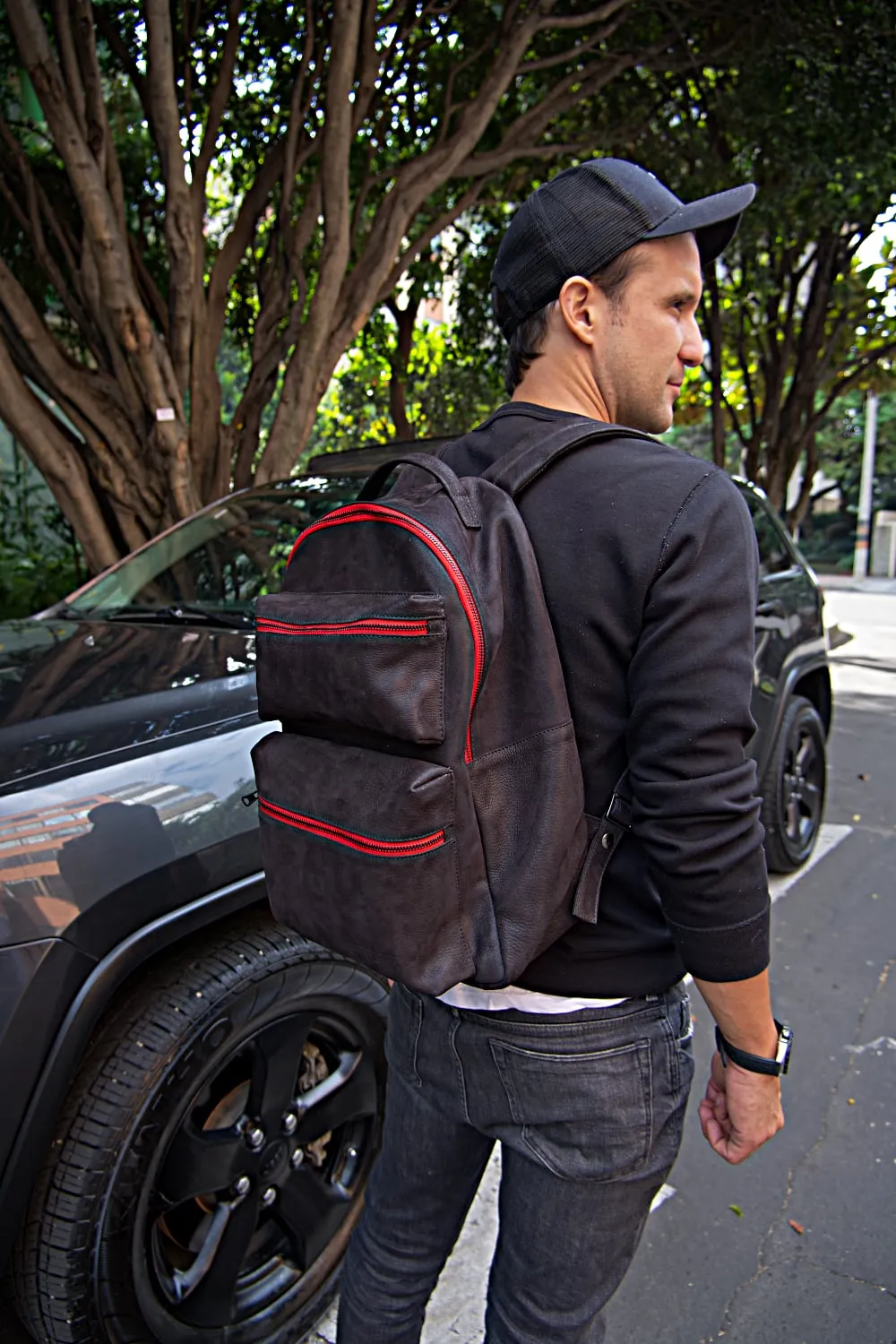 Manhattan Leather Bag Backpack in Black & Red -