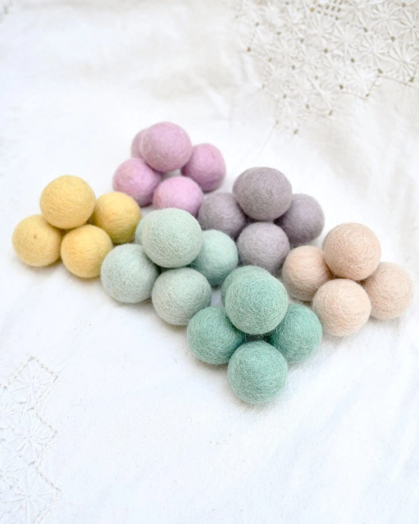 Wool Felt Balls in a Pouch - Pastel Set 3cm 30 balls